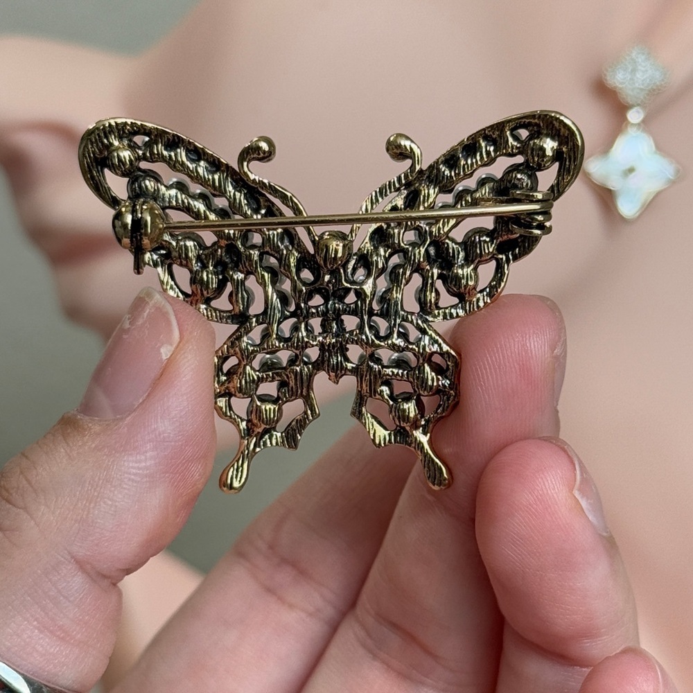 ⚜️ Elegant Gold and Silver Butterfly Brooch - Picture 5 of 8